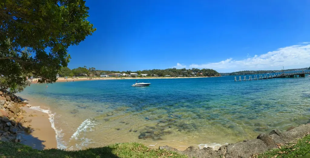 The beach and wharf at Bundeena on a calm, clear day